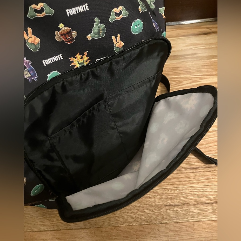 Fortnite back pack and matching lunch bag - Picture 5 of 9